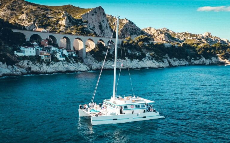 Marseille: Catamaran Sunset Cruise, Dinner & Drinks