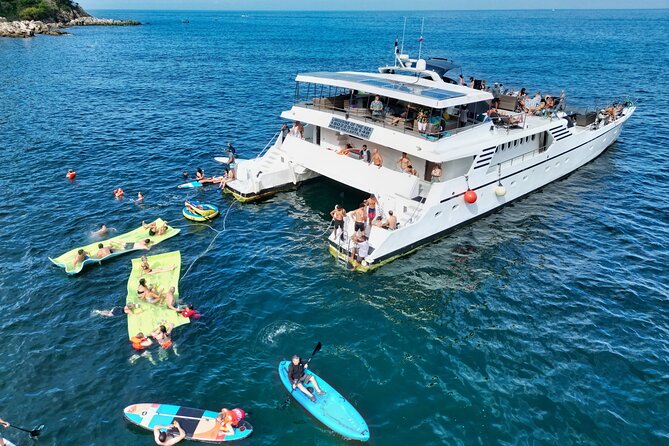 Mega Yacht All-Inclusive Private Boat Tour