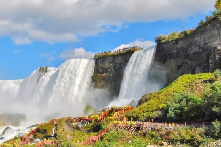 Niagara Falls: Canadian and American Deluxe Day Tour