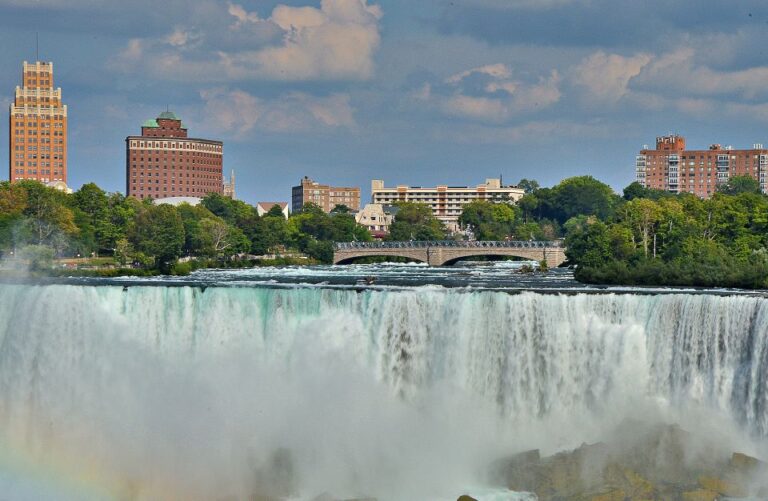 Niagara Falls, NY State: Private Buffalo Airport Transfer