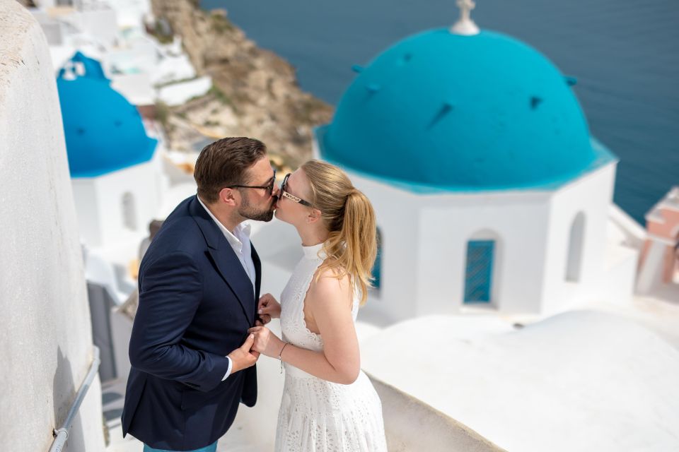Oia: Couple Photoshoot With 15 Digital Edited Photos - Package Details