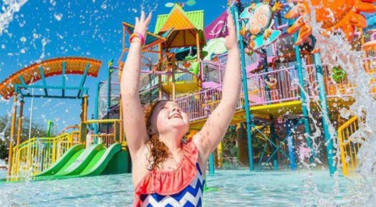 Orlando: Aquatica Water Park Admission Ticket