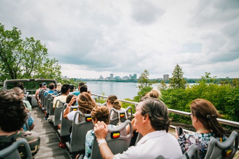 Ottawa: Hop-On Hop-Off Guided City Tour Pass