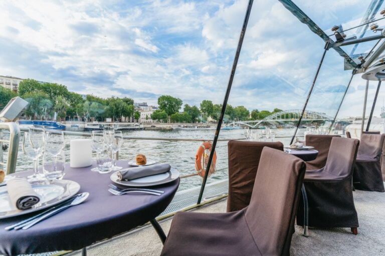 Paris: Dinner Cruise on the Seine River at 8:30 PM