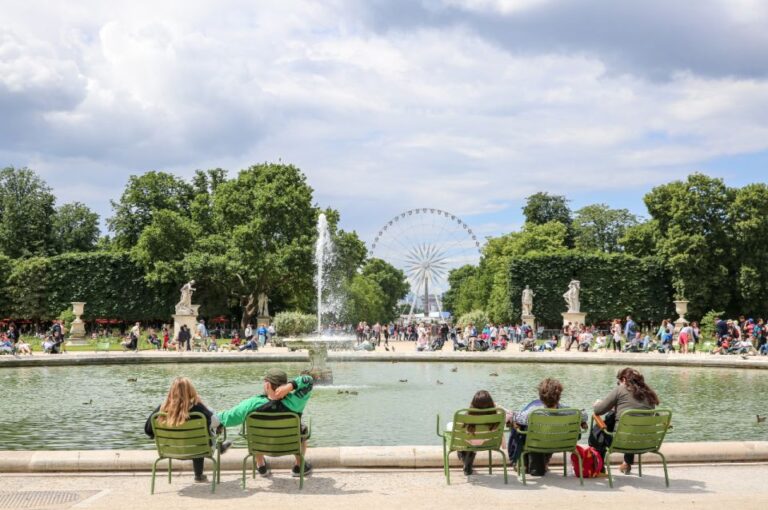 Paris: Down Rue De Rivoli Self Guided Audio Tour