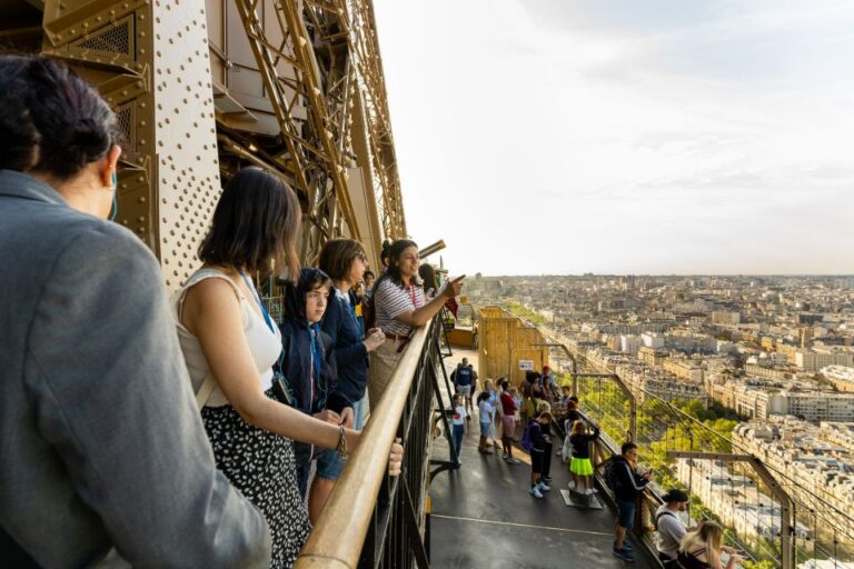 Paris: Eiffel Tower Guided Tour by Elevator