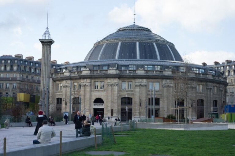 Paris: Historical Crimes Walking Tour in French