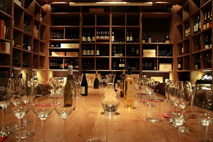 Paris: O Chateaus Wine Tasting Dinner