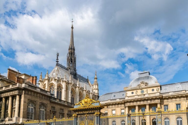 Paris: Old Town and French Food Private Tour