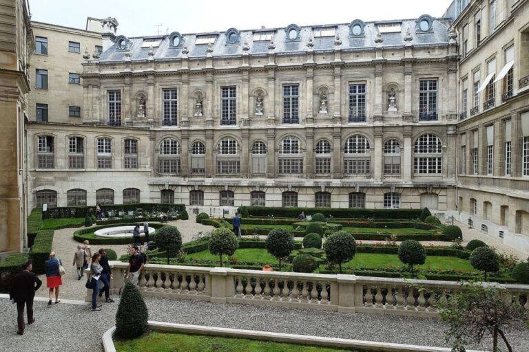 Paris Secret Gardens 1.30 Hour Long Walking Tour