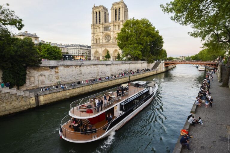 Paris: Seine Cruise and Eiffel Tower District Walking Tour