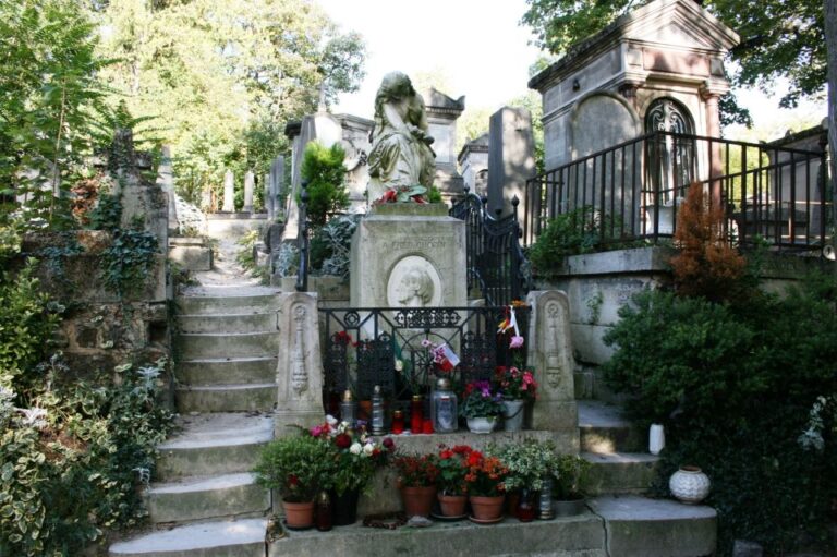 Paris: Stories of Père Lachaise Cemetery Walking Tour