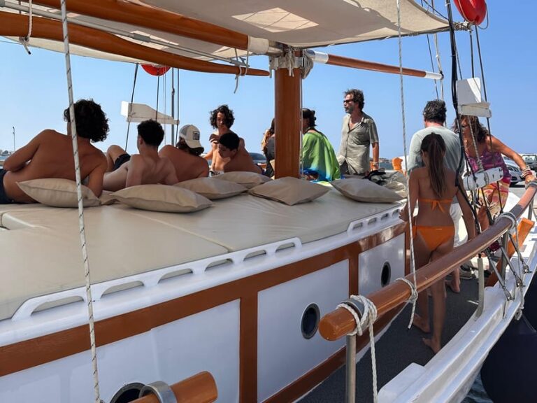 Pounta: Paros & Antiparos Traditional Boat Cruise With Meal