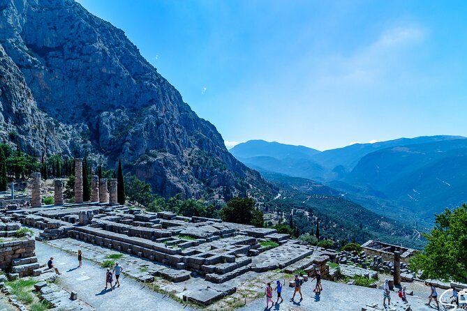 Private Delphi and Hosios Loukas Monastery – Great Lunch and Drinks Included