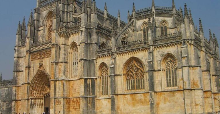 Private Full-day Tour to Fátima Nazaré and Óbidos