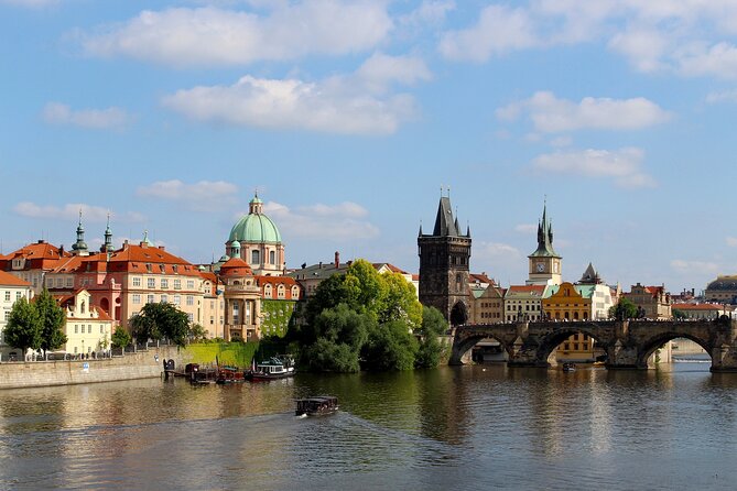 Private Full Day Tour to Prague From Vienna With a Local Guide