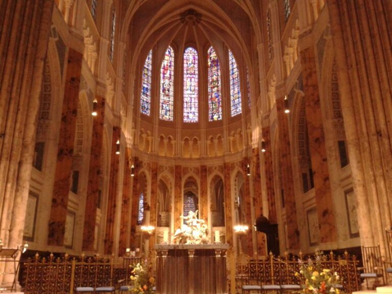 Private Tour of Chartres Town From Paris