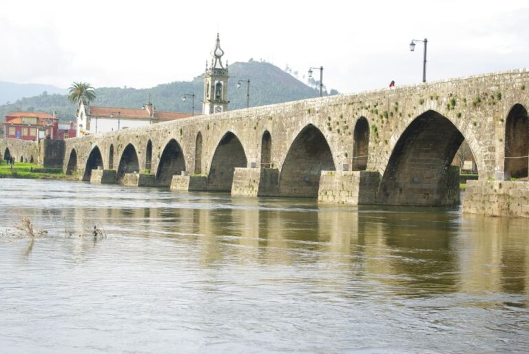 Private Transfer Between Porto and Santiago Compostela