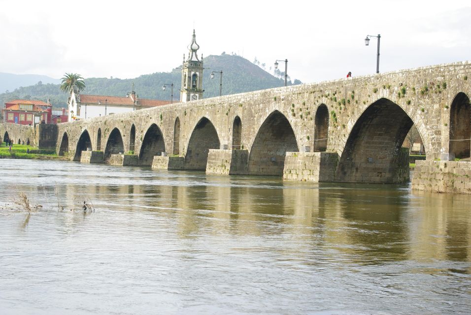 Private Transfer Between Porto and Santiago Compostela - Service Details
