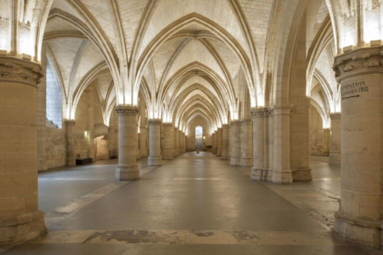 Private Walking Tour: Ste-Chapelle, Conciergerie, Notre Dame