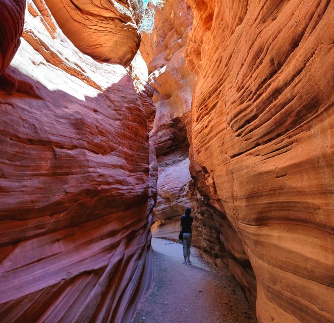 Red Canyon (Peek-a-Boo Canyon): Off-Road Jeep Tour & Hike - Activity Description