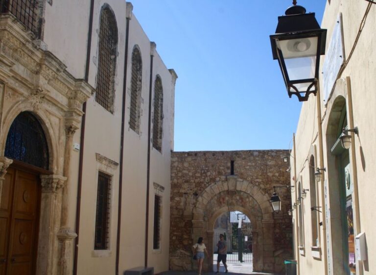 Rethymno: Private Old Town Highlights Tour With Street Food
