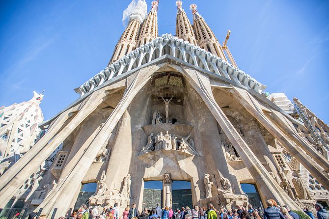 Sagrada Familia Fast Track Guided Tour With Towers Access - Tour Highlights