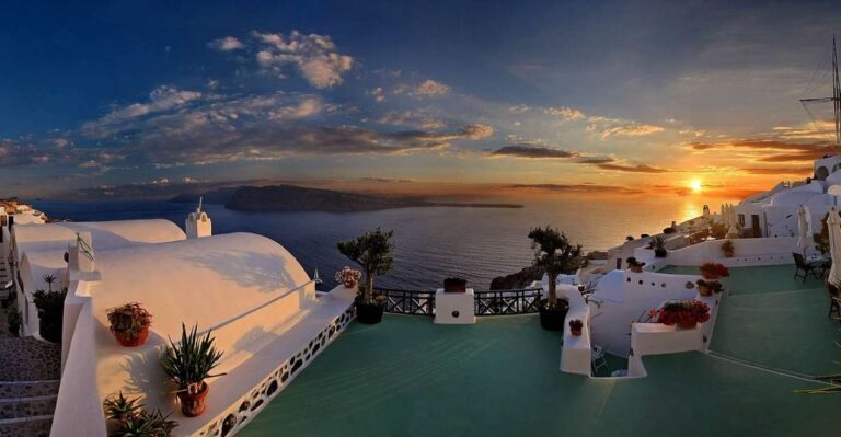 Santorini: Oia Cultural Highlights Sunset Walking Tour