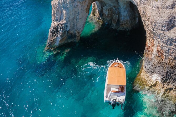 Shipwreck and Blue Caves-7.5m Private Speedboat Tour (up to 8pax)