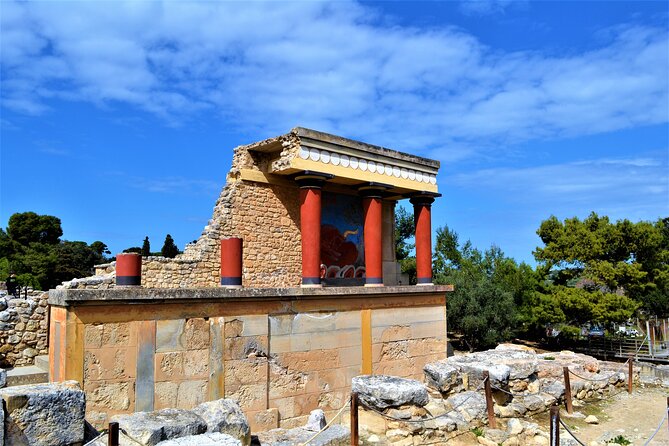 Small-Group Heraklion and the Palace of Knossos Tour  – Crete