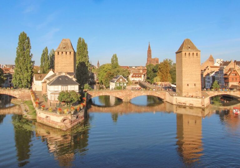 Strasbourg: Scavenger Hunt and Walking Tour