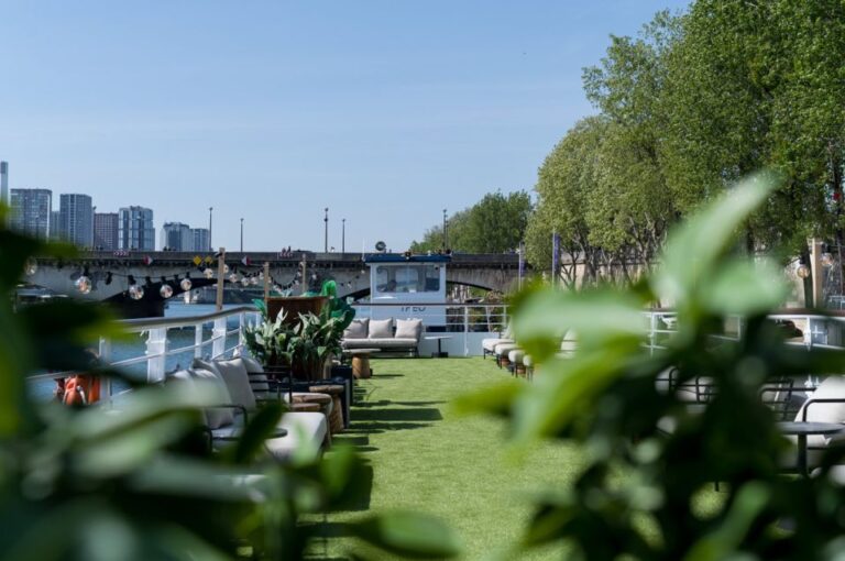 Theo Boat/Paris : Lunch Cruise on the Seine With Rooftop