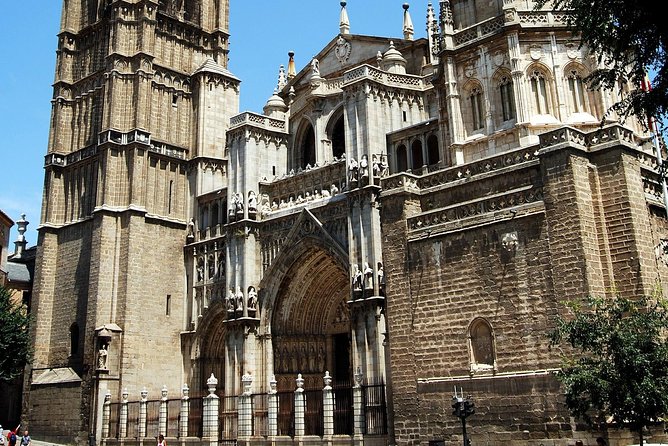 Toledo Tour With Tapas, Wine Tasting and Optional 7 Monuments Access - Tour Overview