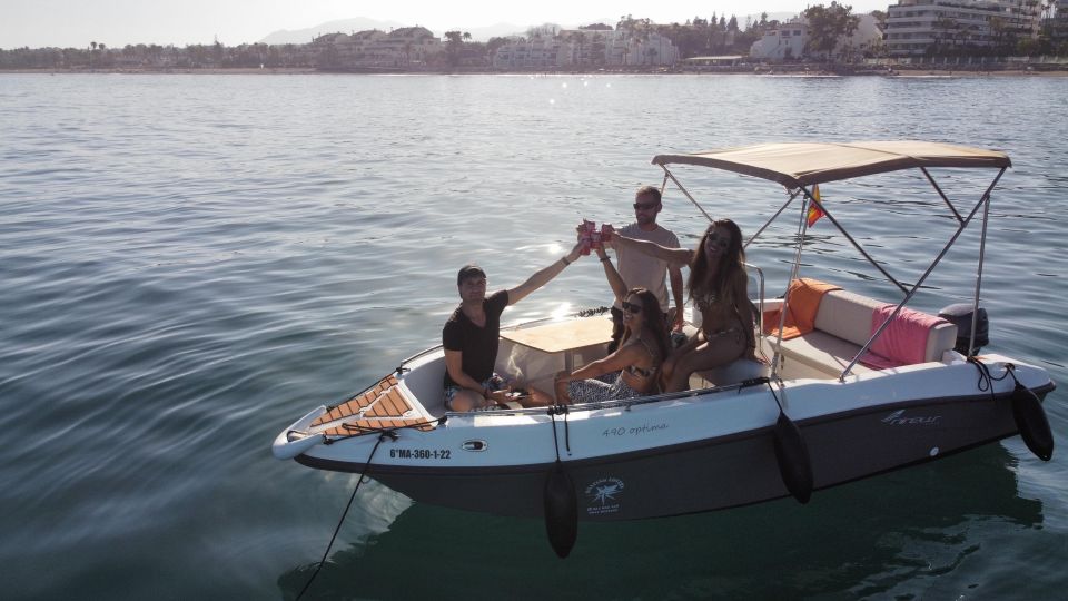 Unlicensed Boat in Puerto Banús - Boat Features and Amenities