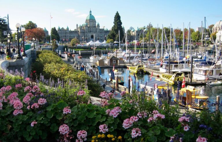 Vancouver: Private Victoria and Butchart Gardens Ferry Tour