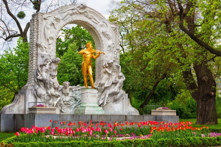 Vienna: Meet Strauss Private Guided Walking Tour