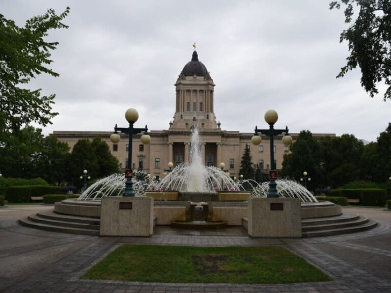 Winnipeg: Wealthy Beginnings Audio Walking Tour