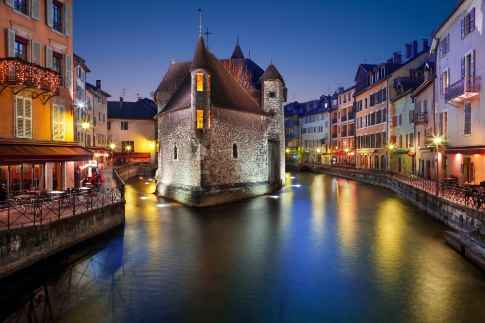 Annecy: City Highlights Self-Guided Scavenger Hunt & Tour - Tour Itinerary Highlights