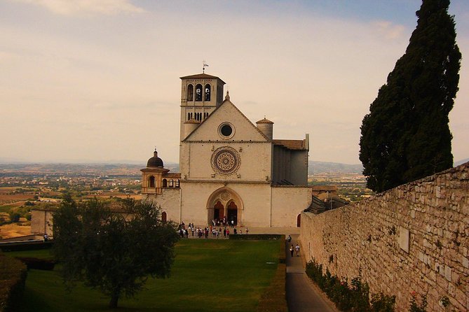 Assisi Private Walking Tour Including St. Francis Basilica - Itinerary Highlights