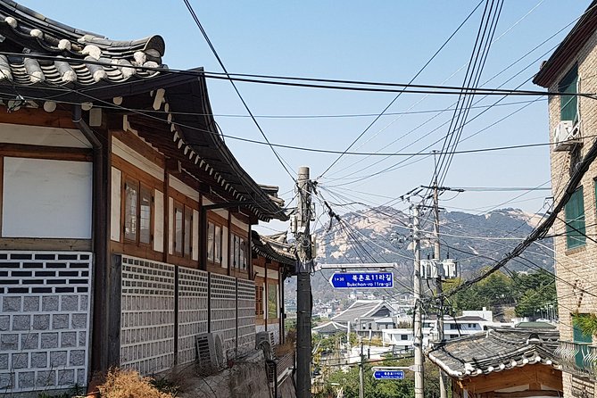 Best Walking Tour to Gyeongbok Palace N Bukchon With Expert - What to Expect on the Tour