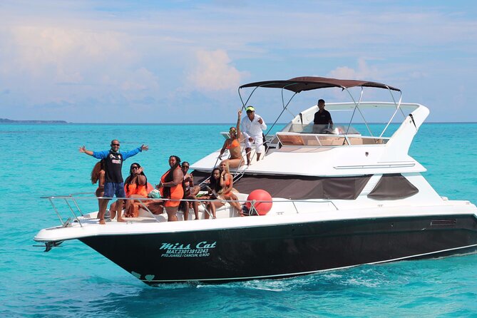 Brown Yacht 48ft Rental in Cancun for up to 15 People - End Point and Logistics