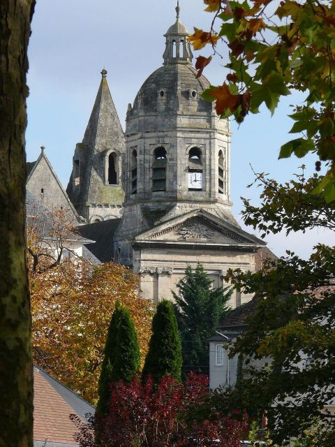 Caen: Private Guided Walking Tour - Language Options and Group Size