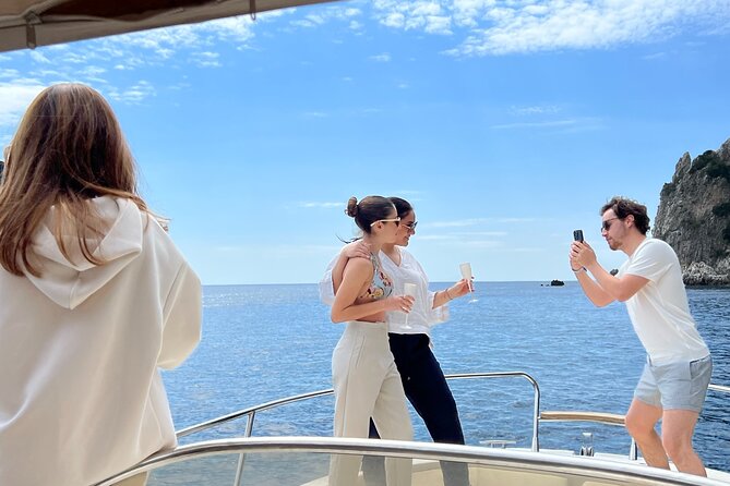 Capri Boat Tour With Local Skipper - Skipper Expertise