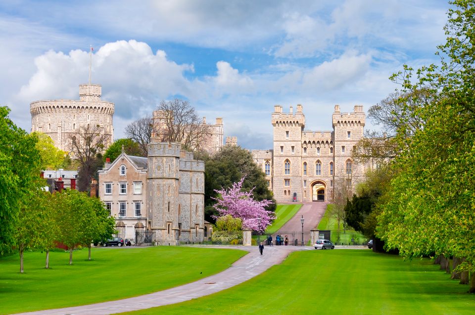 From London: Stonehenge, Windsor and Salisbury Guided Tour - Tour Itinerary