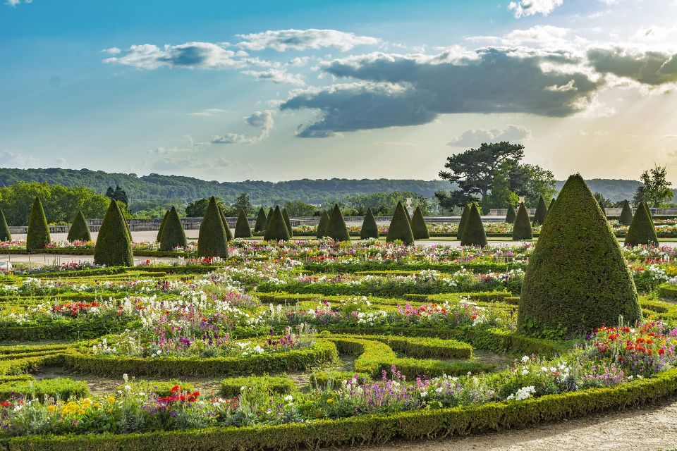 From Paris: Versailles Palace and Gardens Guided Experience - Your Guided Tour Experience