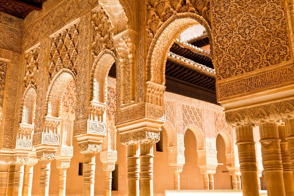 Granada: Alhambra and Nasrid Palaces Small Guided Tour - Itinerary Highlights