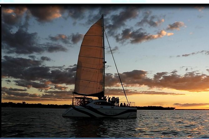 Hervey Bay Champagne Sunset Sail - Sailing Around Hervey Bay