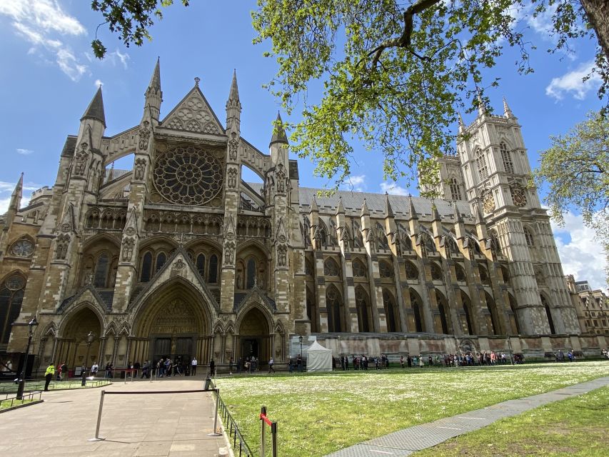 London: Guided Westminster Abbey Tour and Refreshments - Tour Experience