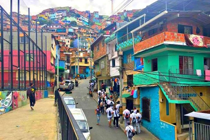 Pablo and Comuna 13 With Cable Car - Guide Expertise