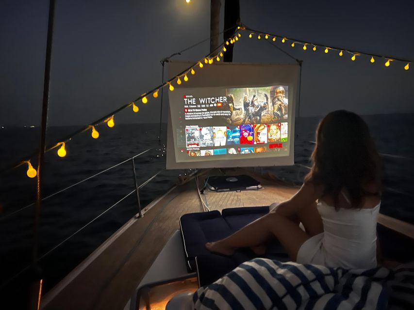 Palma De Mallorca: Sailboat Dinner and Movie Night - Experience Highlights